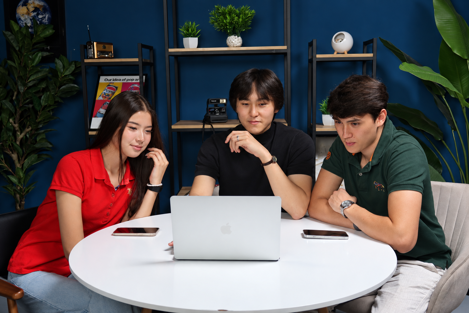 Команда KORA Academy работает вместе